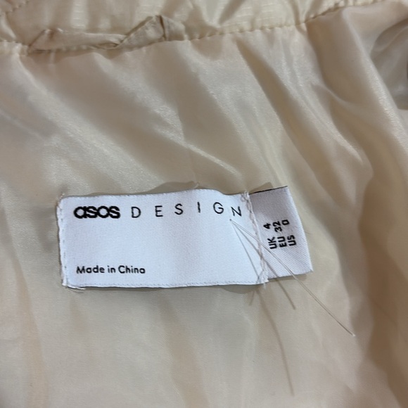 ASOS DESIGN cropped onion quilted jacket in cream - Picture 4 of 9